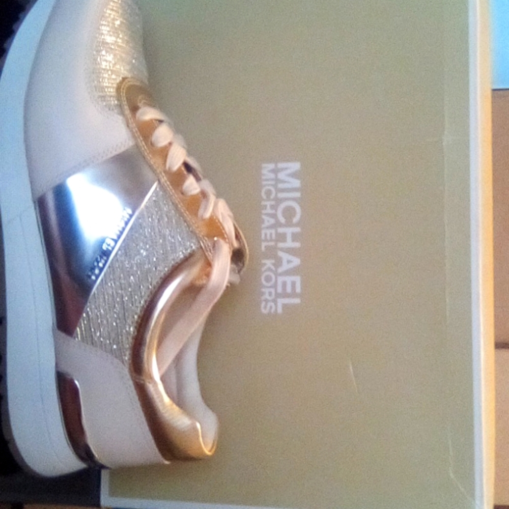 Ladies shoes tennis